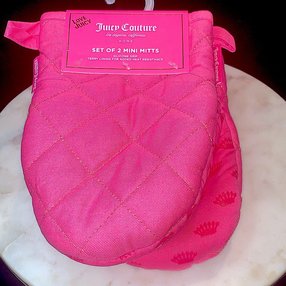 JUICY COUTURE MINI MITTS SET OF 2 PINK  NEW SILICONE CROWNS HOME